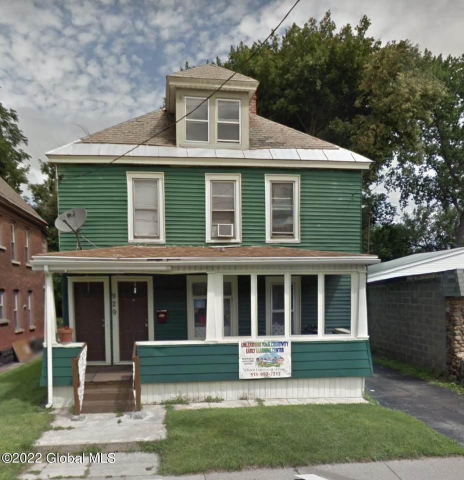 929-931 Bridge Street - Photo 1