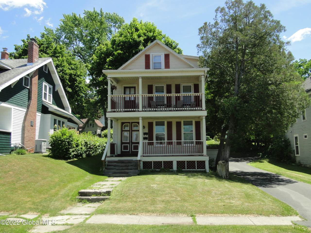814 6th Avenue - Photo 1