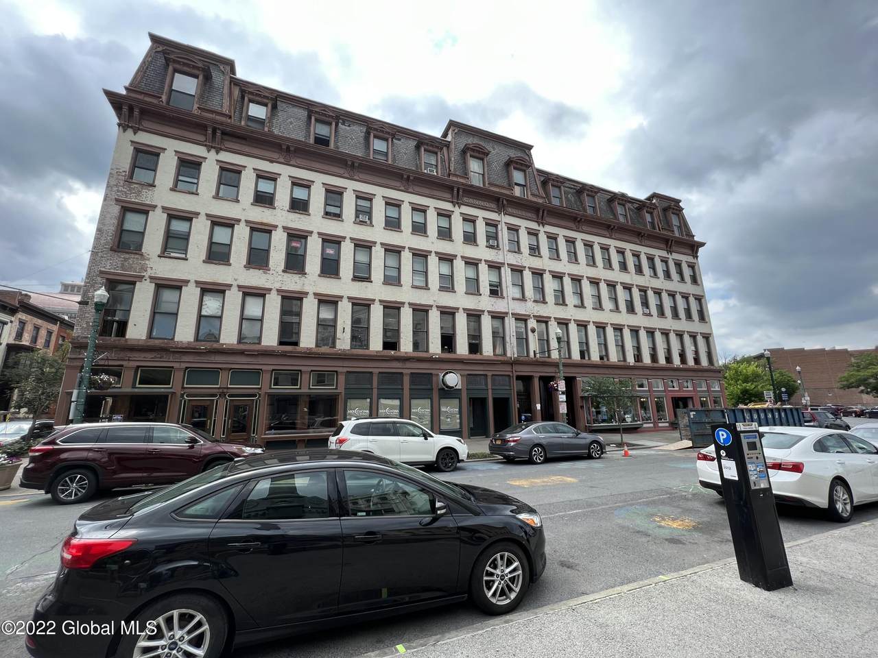 5 Broadway - Photo 1