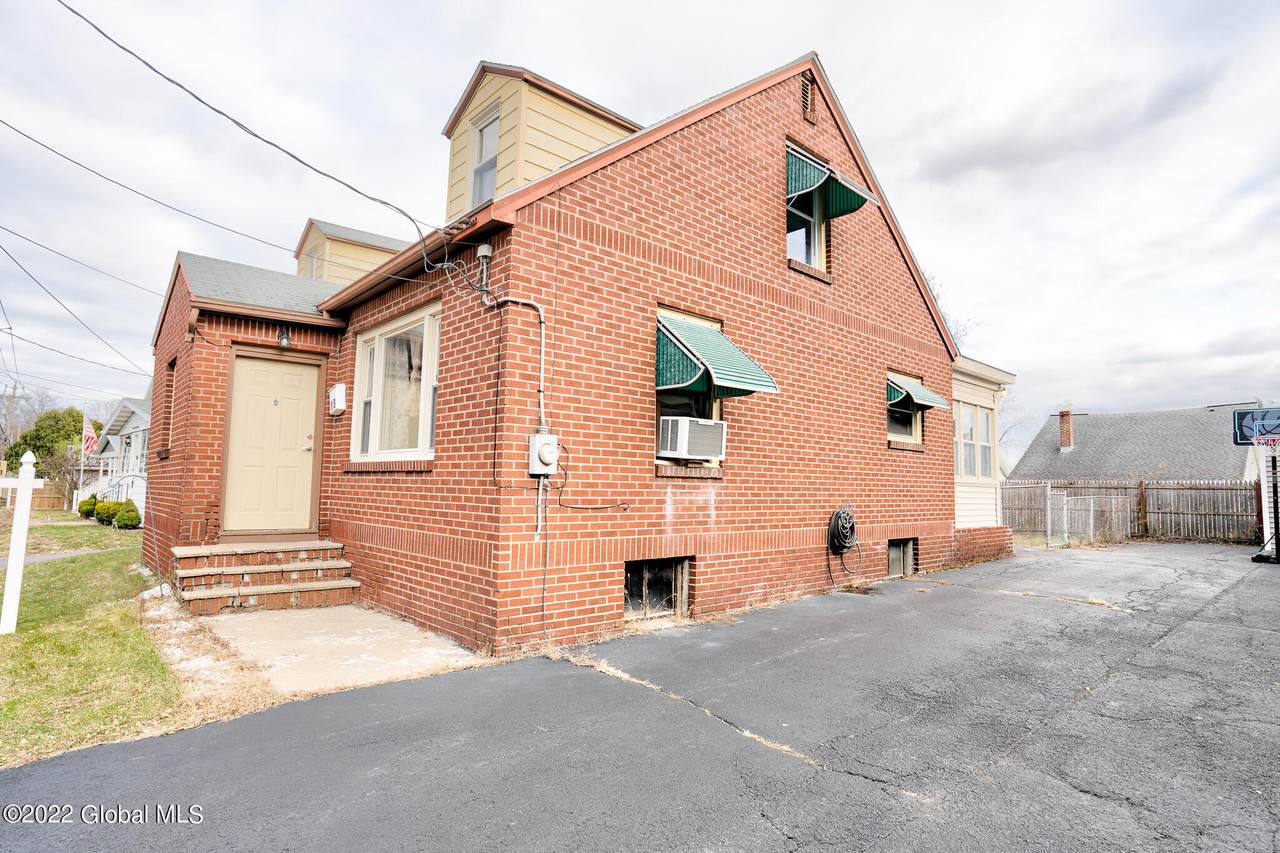 10 Dott Avenue Avenue - Photo 1