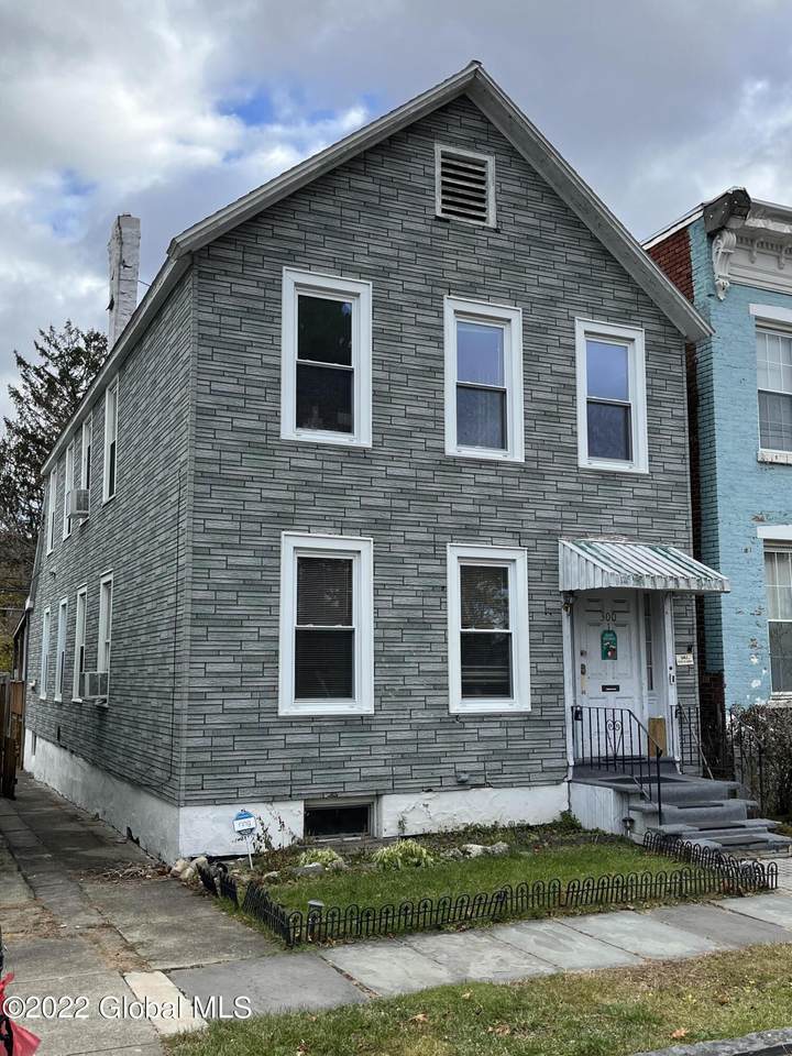 300 4th Avenue - Photo 1