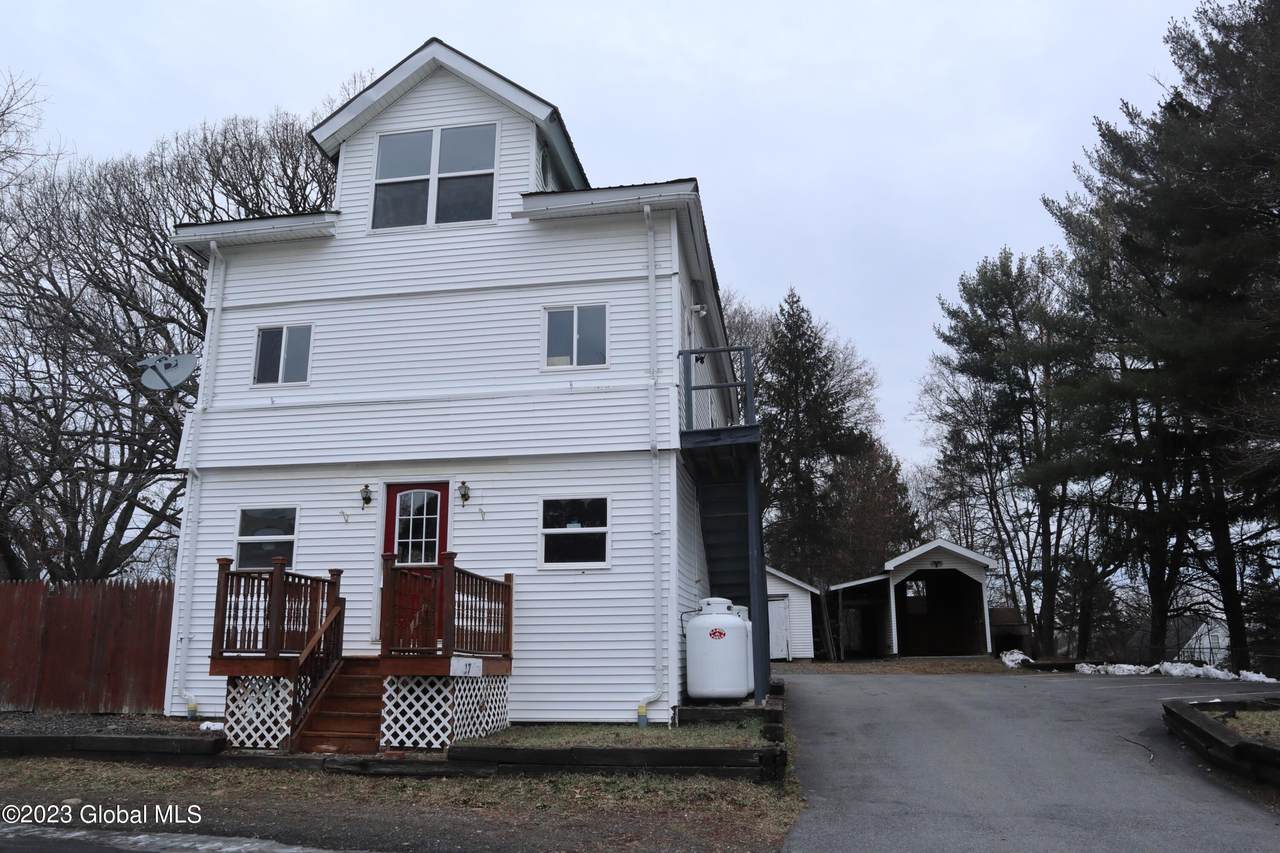 27 Champlain Avenue - Photo 1