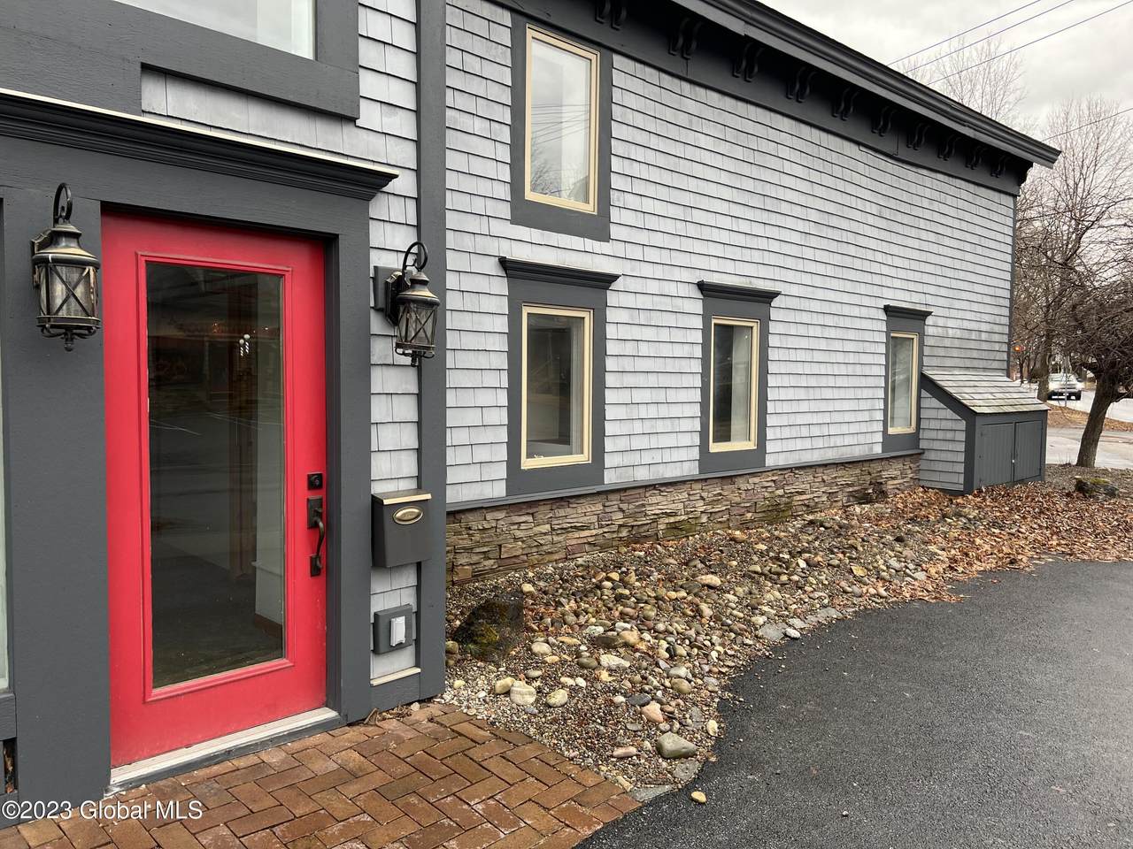 99 Woodlawn Avenue - Photo 1