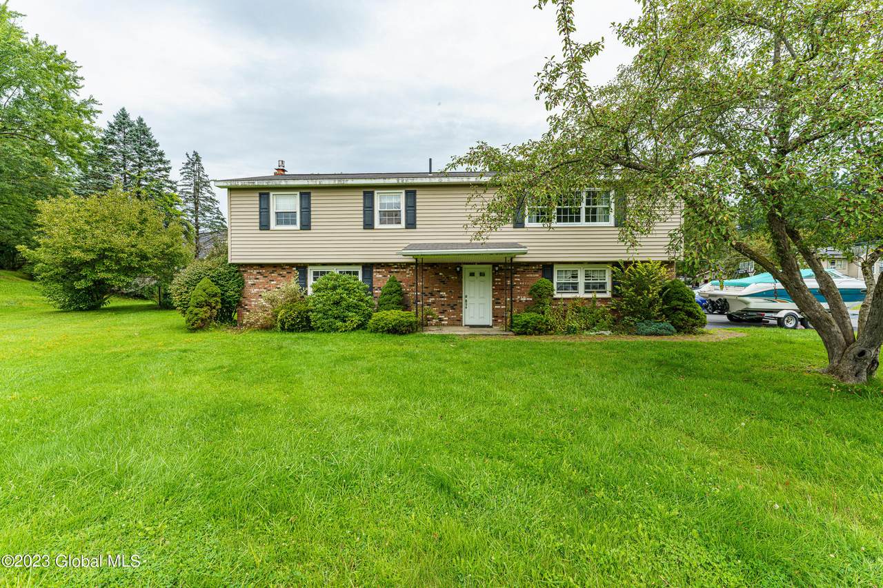 26 Clinton Court, Stillwater, NY 12170 (MLS 202323711) 518Realty