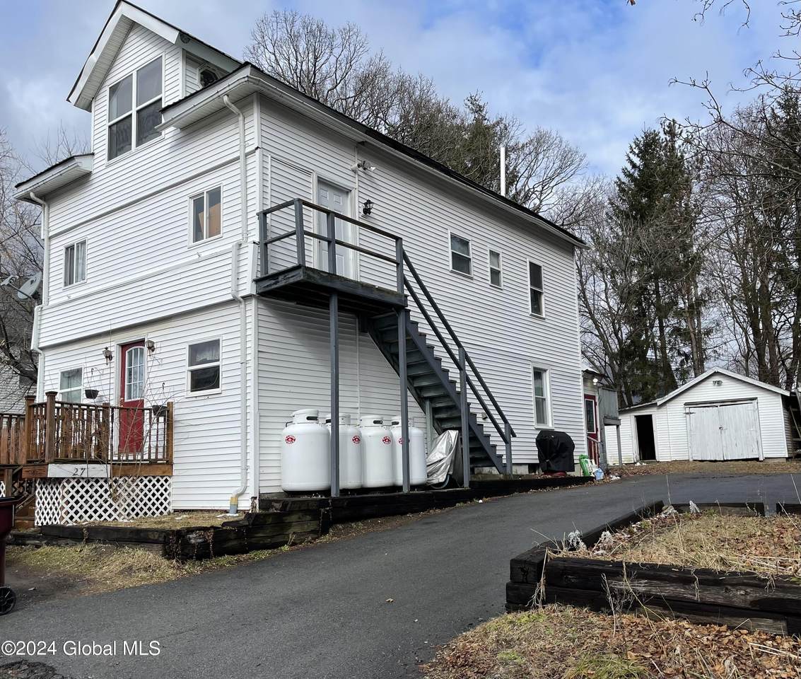 27 Champlain Avenue - Photo 1