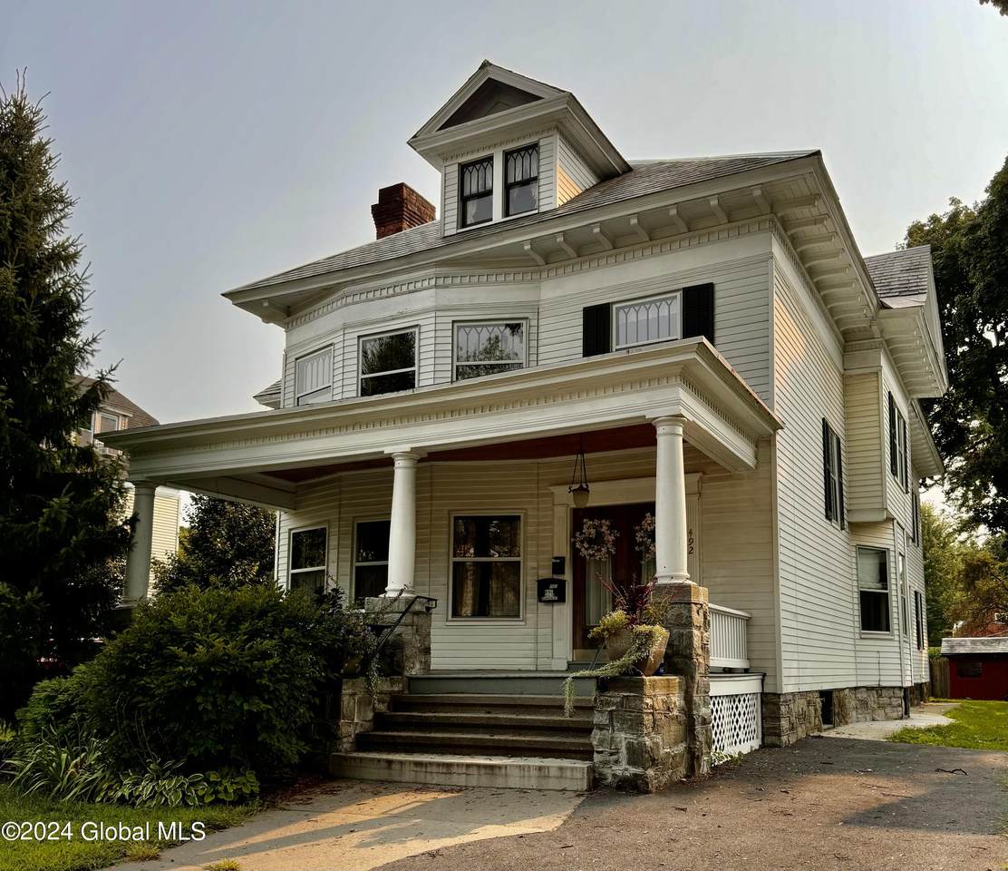 492 Glen Street - Photo 1