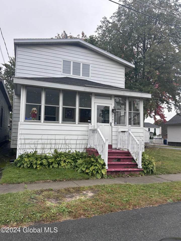 120 Mann Avenue - Photo 1