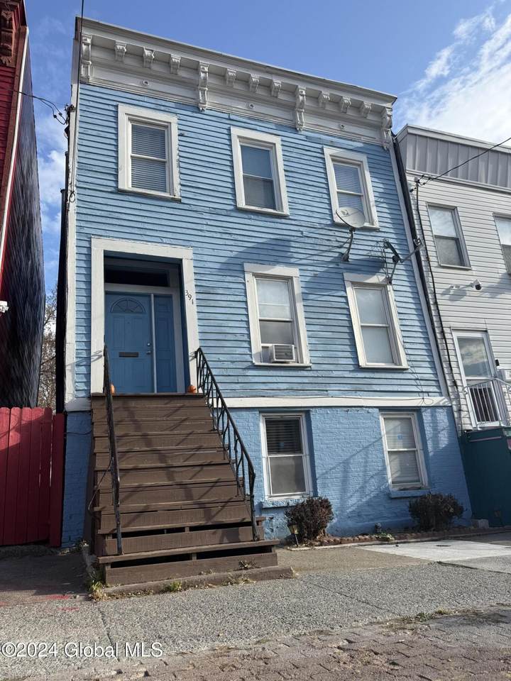 391 Clinton Avenue - Photo 1
