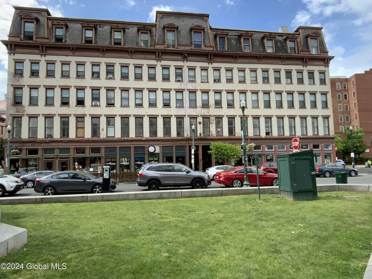 5 Broadway - Photo 1