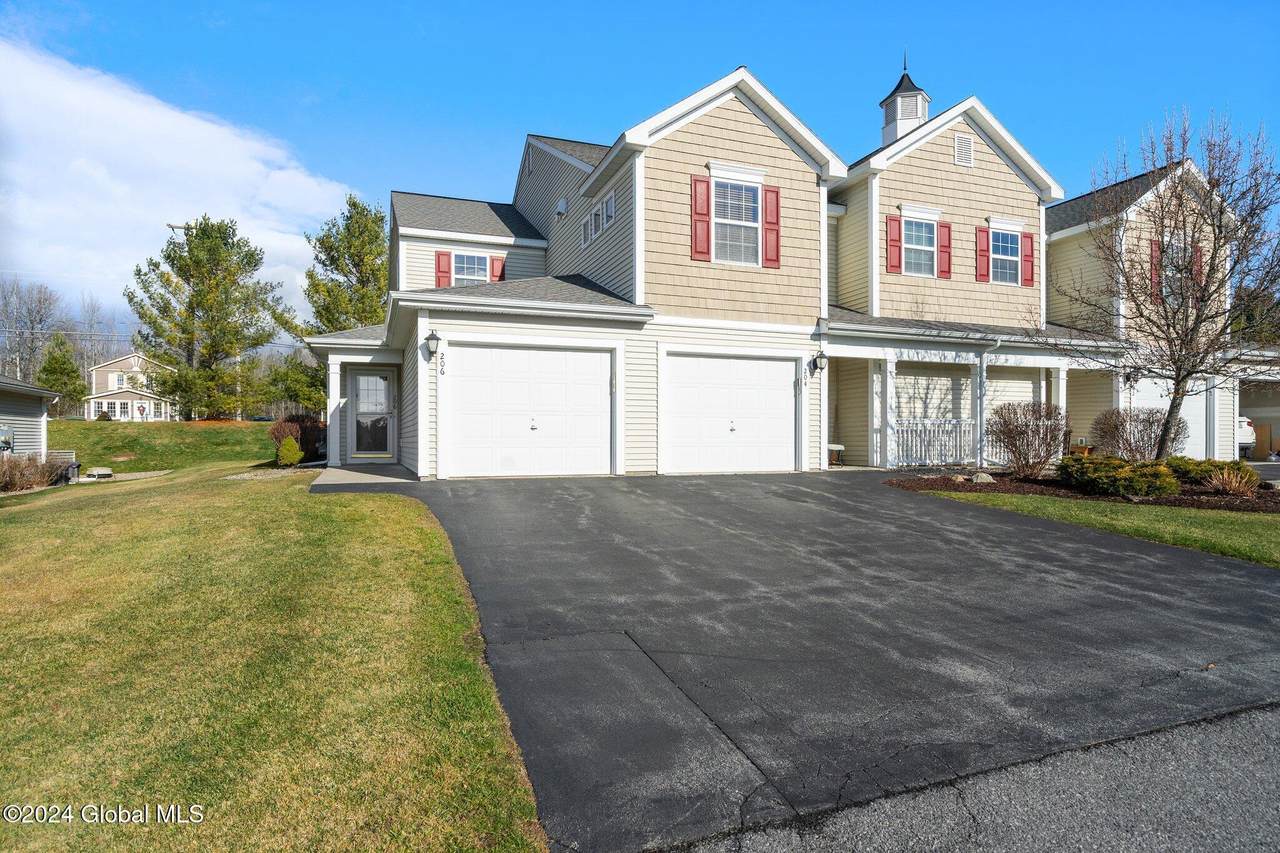 206 Linden Court - Photo 1