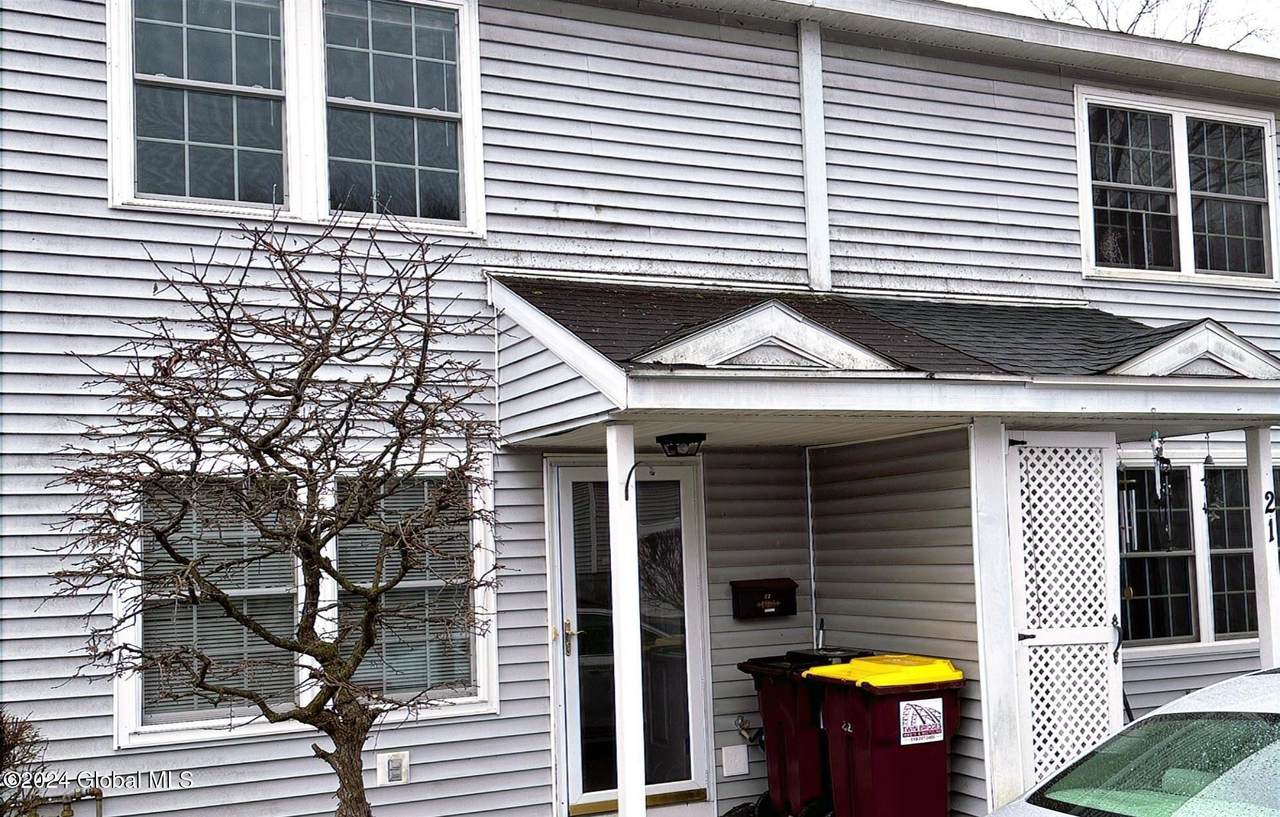 23 Warsaw Avenue - Photo 1