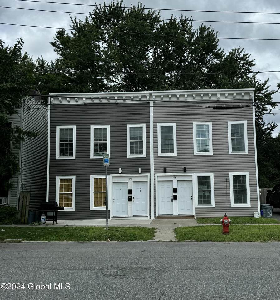 44 Manning Boulevard - Photo 1