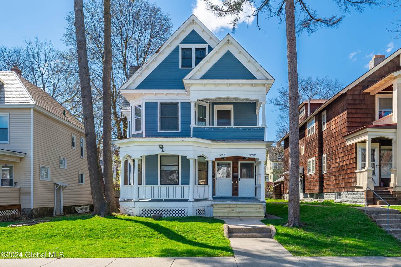 1257 Glenwood Boulevard - Photo 1