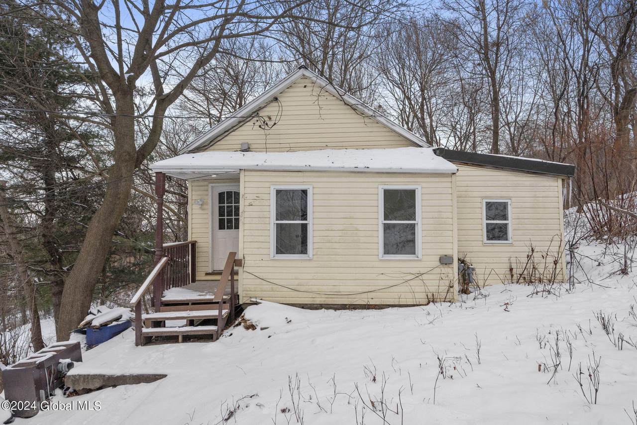 9 Robbins Avenue - Photo 1