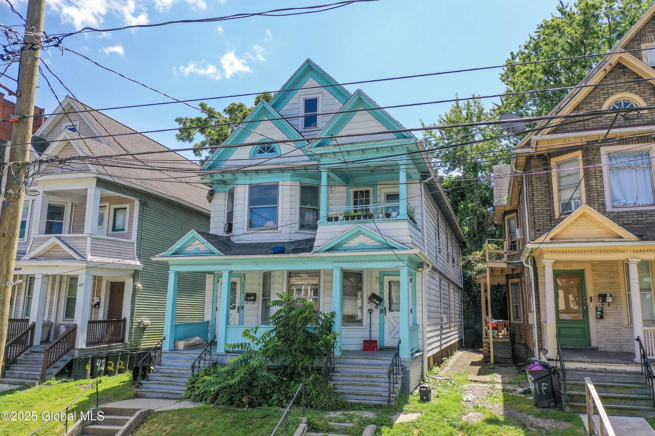 424-426 Hudson Ave - Photo 1