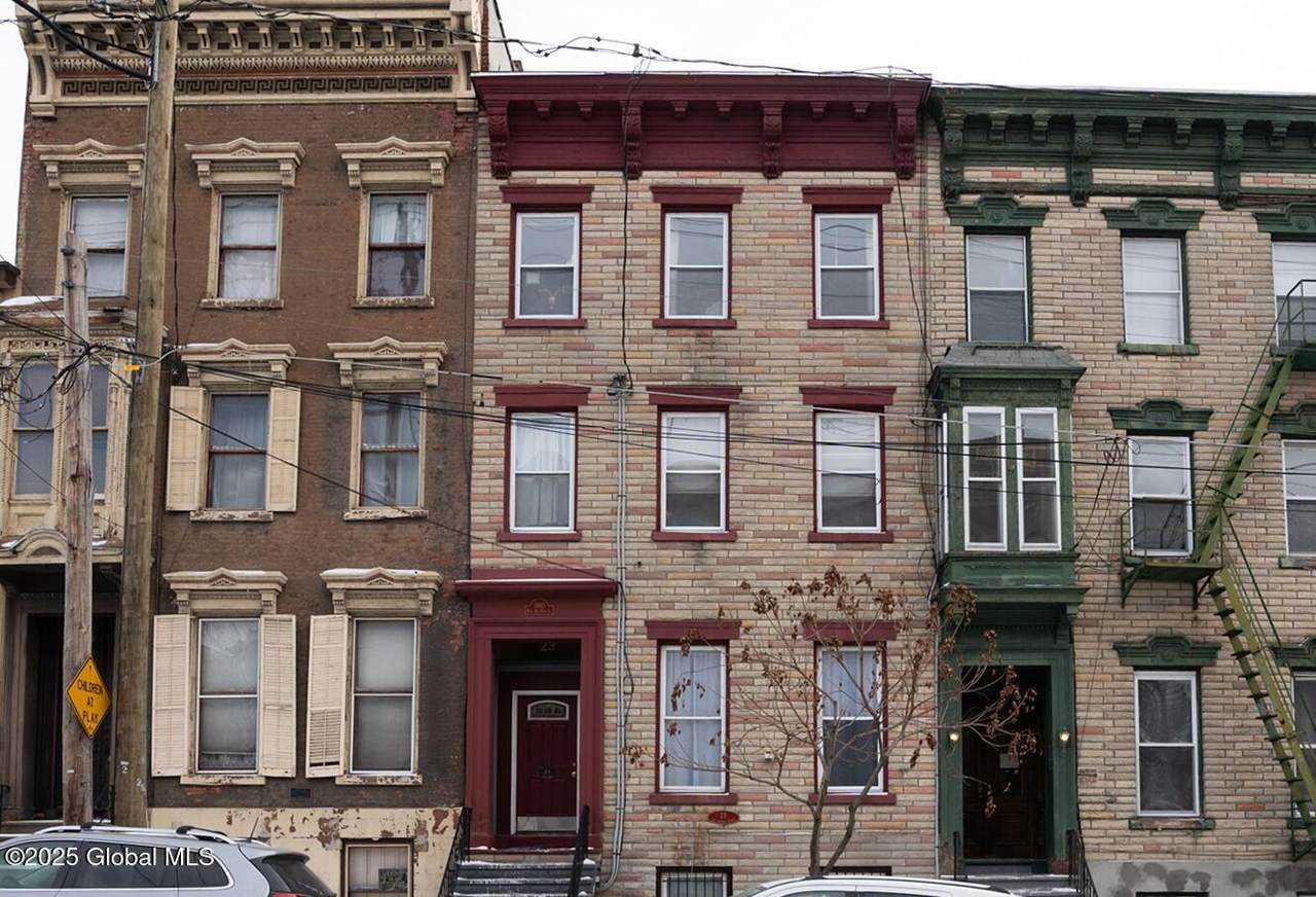 23 Ten Broeck Street - Photo 1