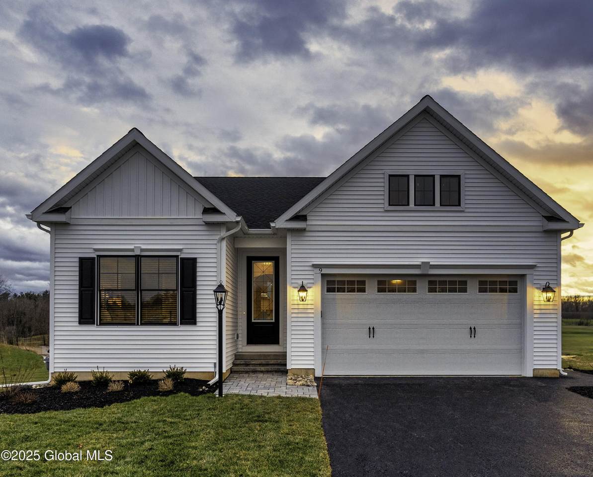 7 Magnolia Drive - Photo 1