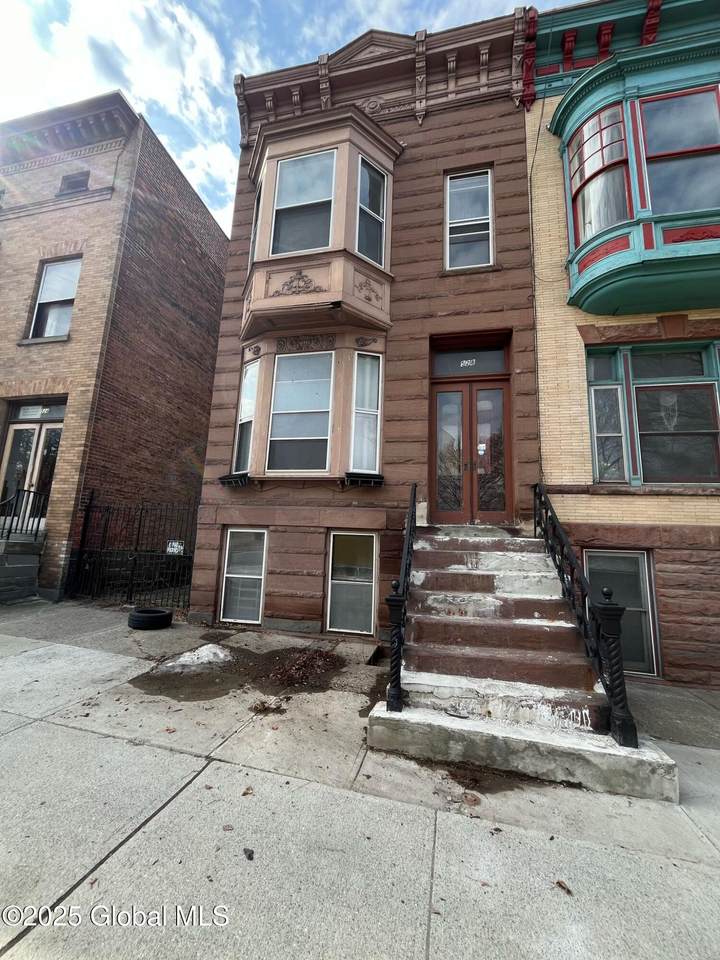 528 Madison Avenue - Photo 1