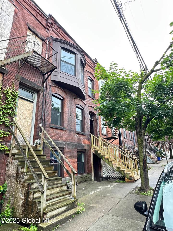 154 Lark Street - Photo 1