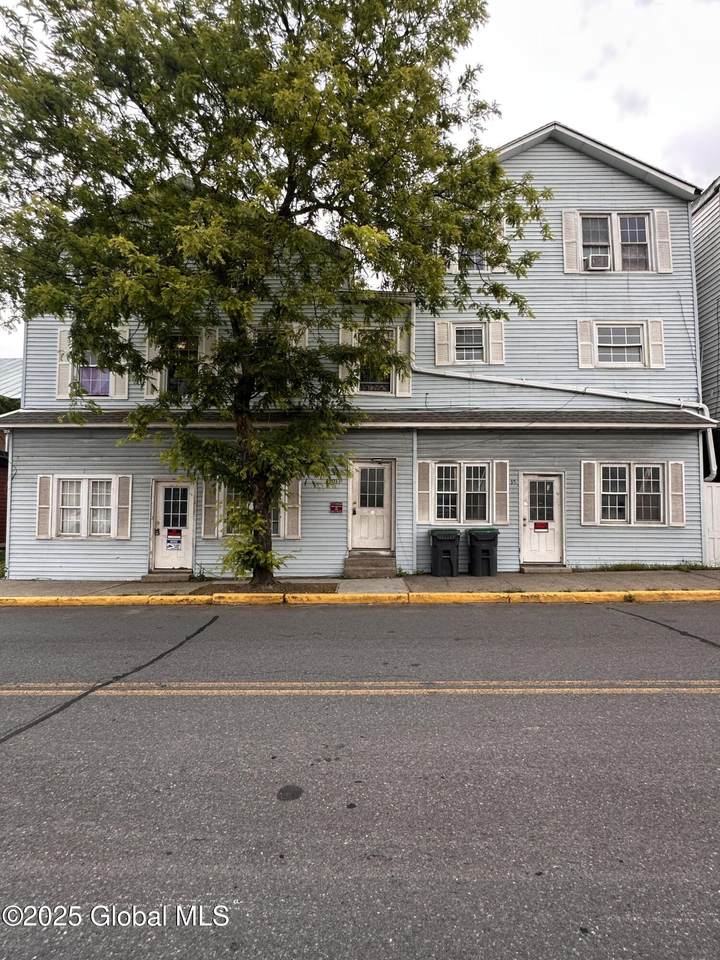 3033-3035 Main Street - Photo 1