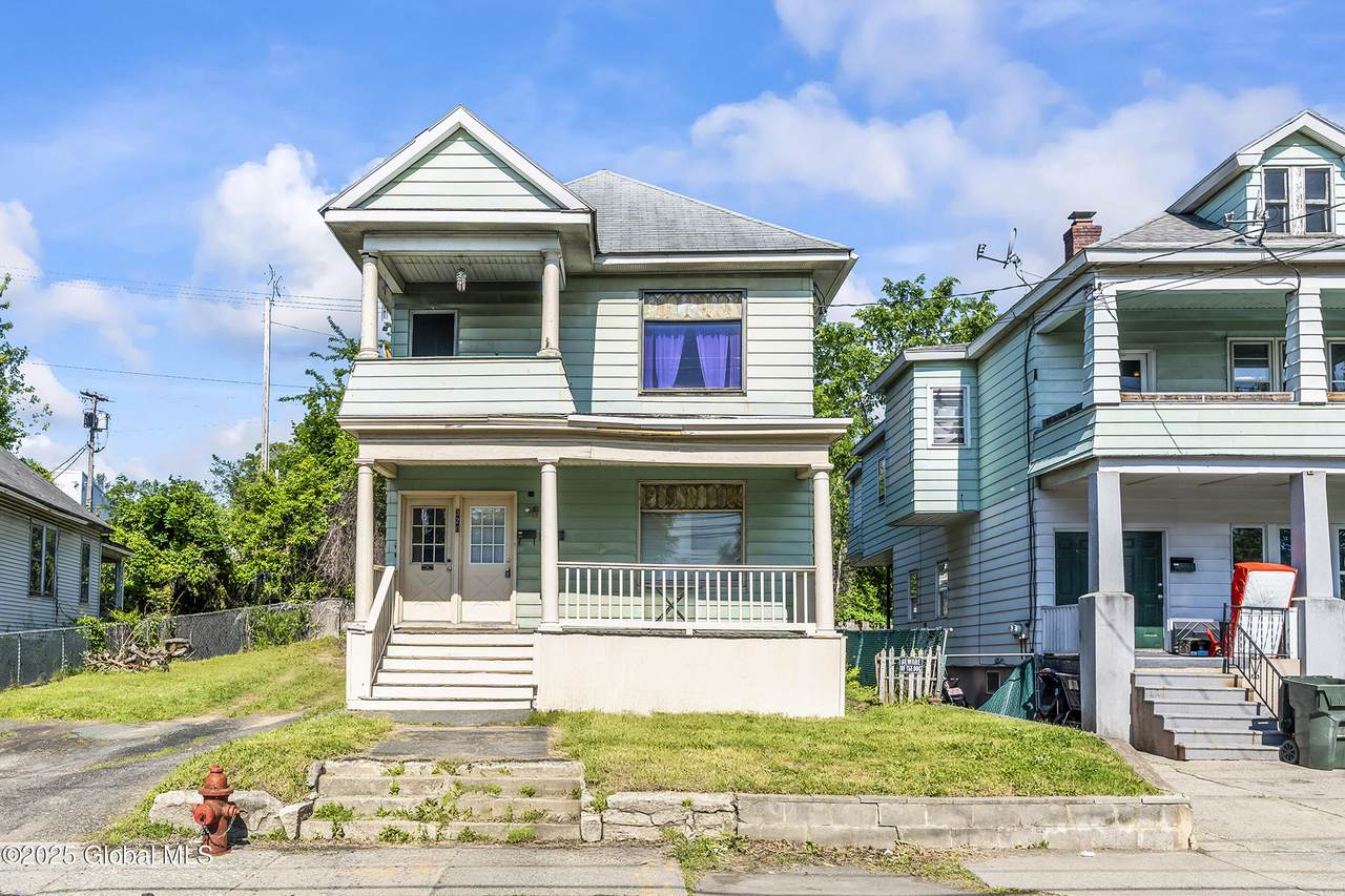 320 Saratoga Street - Photo 1