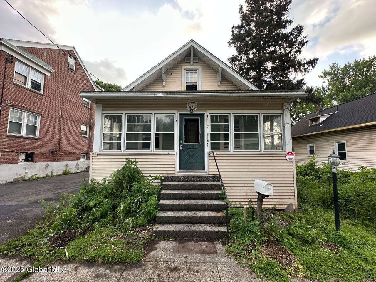 7 Frost Place - Photo 1
