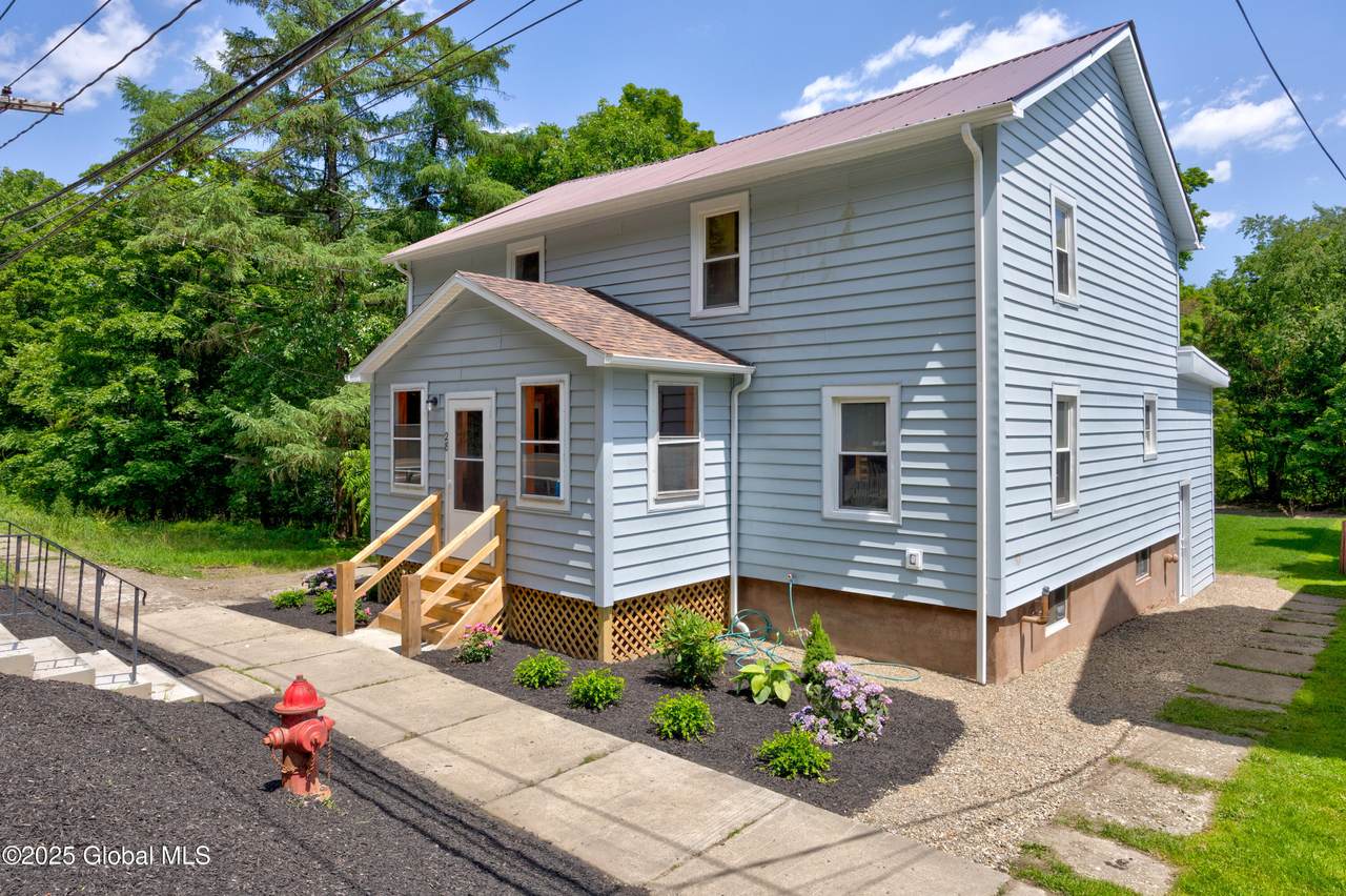 28 Gates Avenue - Photo 1