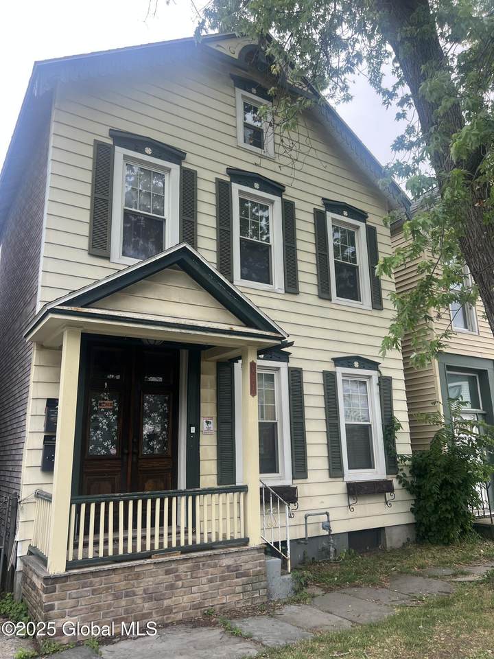 627 4th Avenue - Photo 1