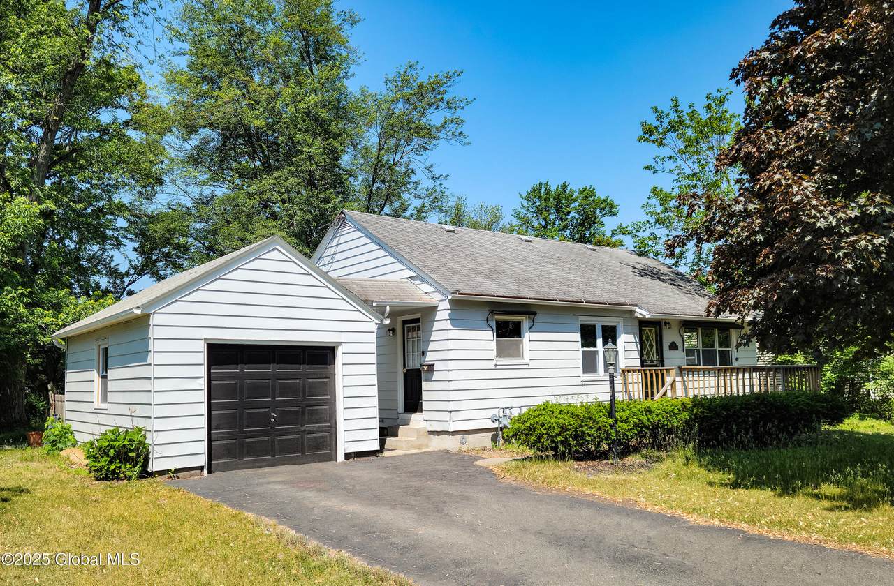 14 Holly Lane - Photo 1