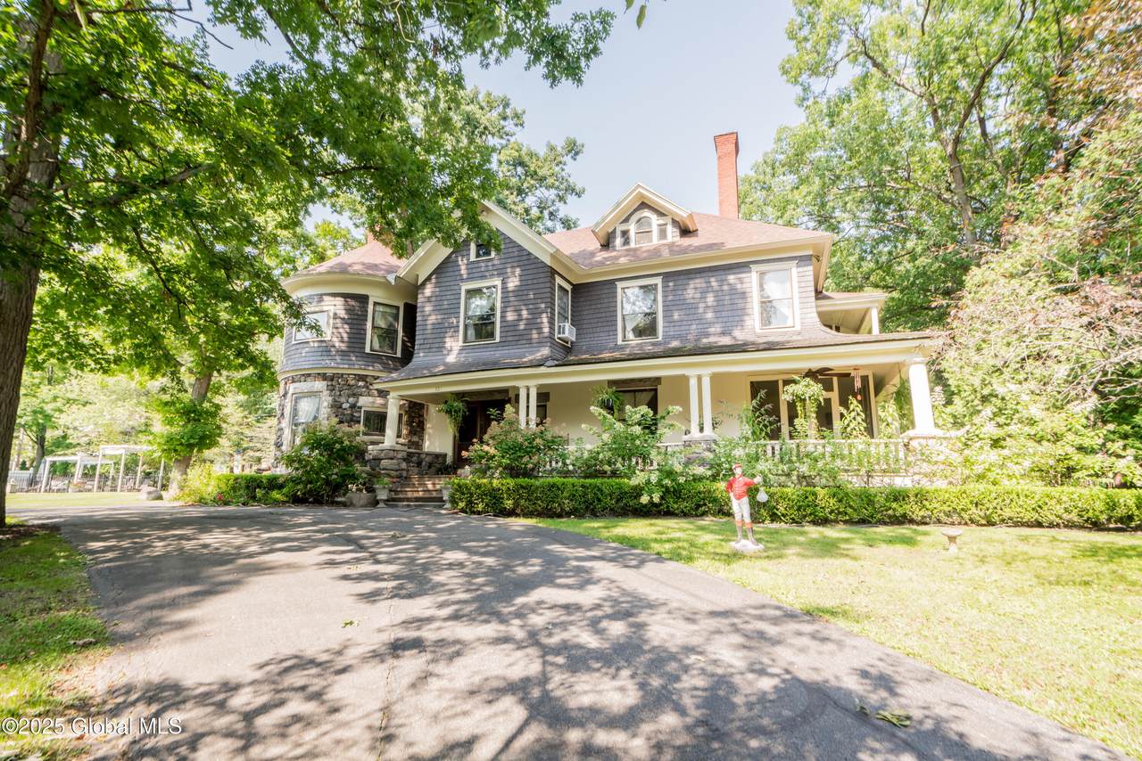 321 Guy Park Avenue - Photo 1