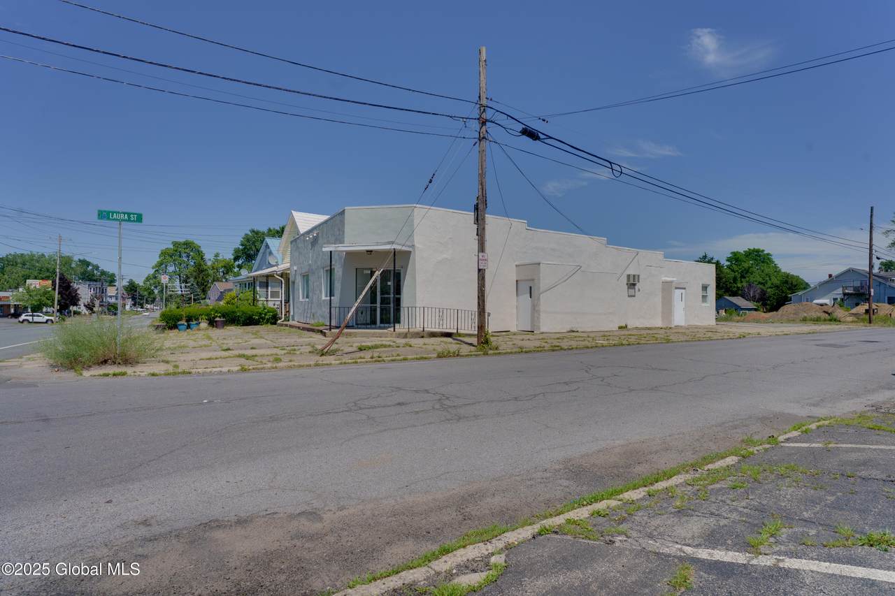 2558 Guilderland Avenue - Photo 1