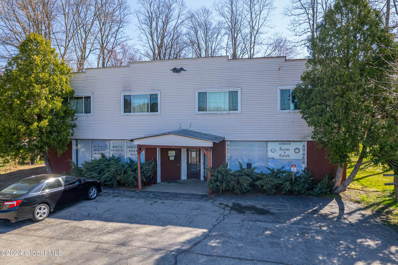 912 Kings Road - Photo 1