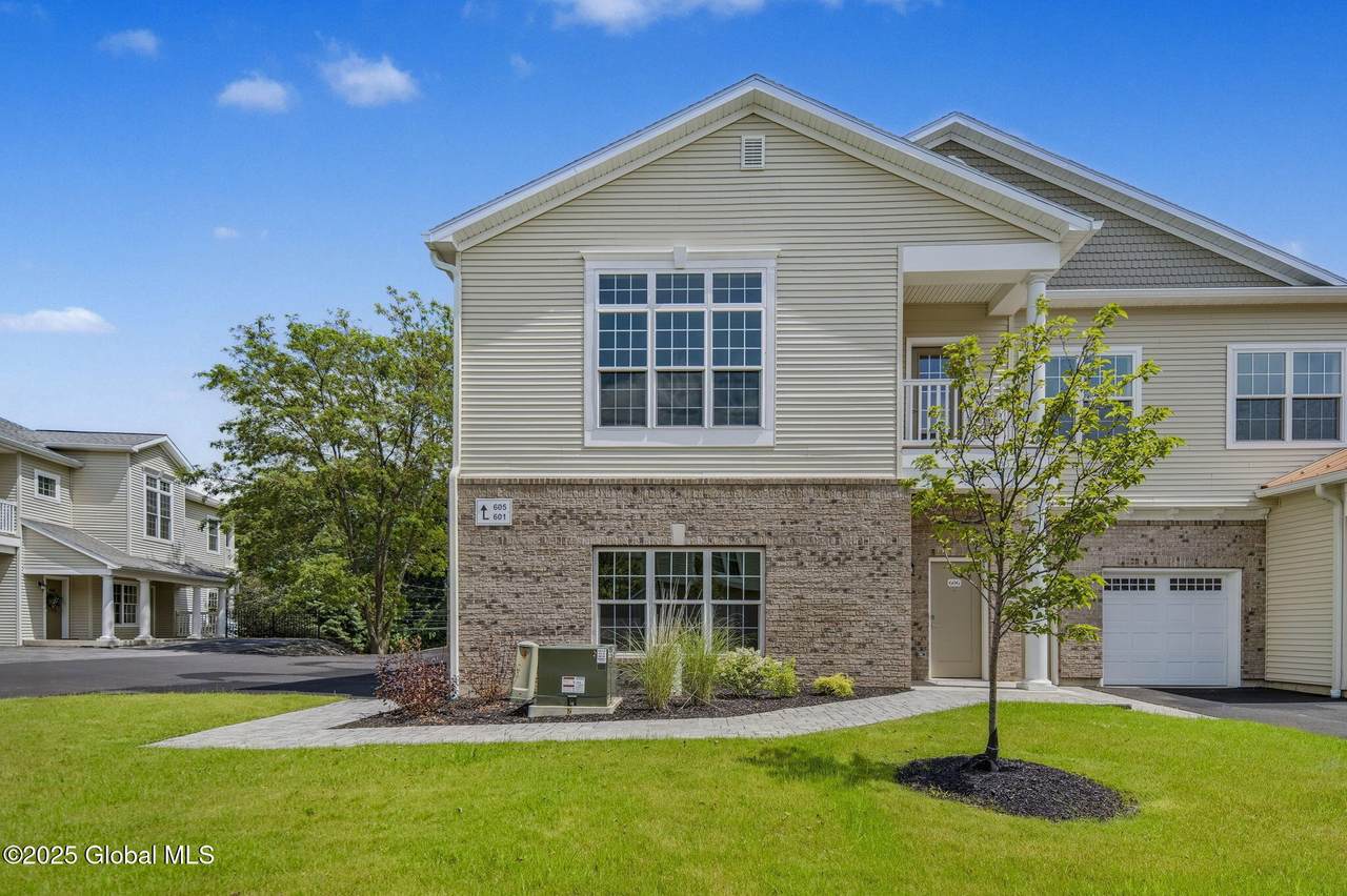 606 Vly Pointe Drive - Photo 1