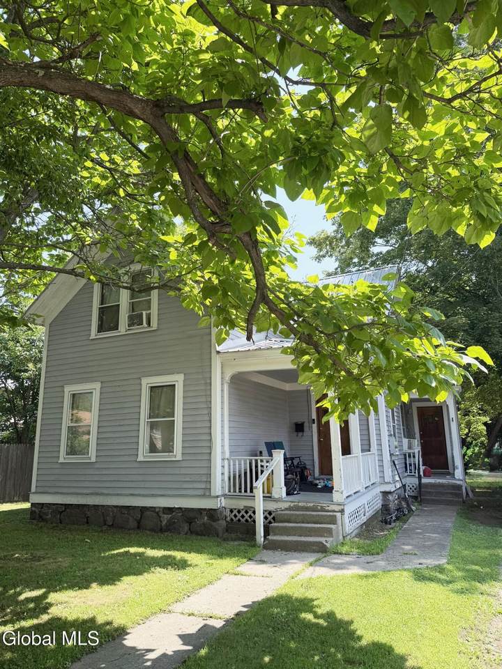 19 Horicon Avenue - Photo 1