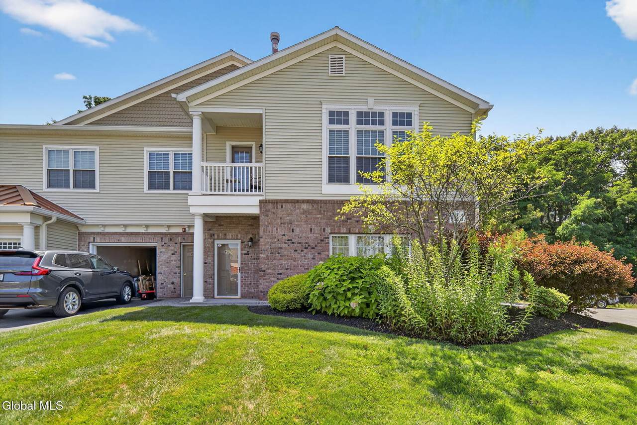208 Vly Pointe Drive - Photo 1