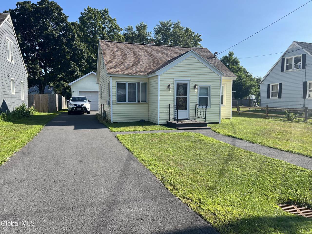 20 Putnam Avenue - Photo 1
