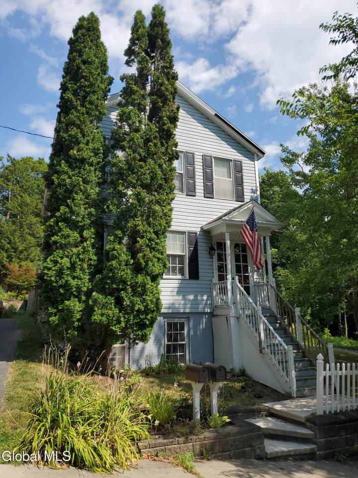 2 Lawrence Street - Photo 1