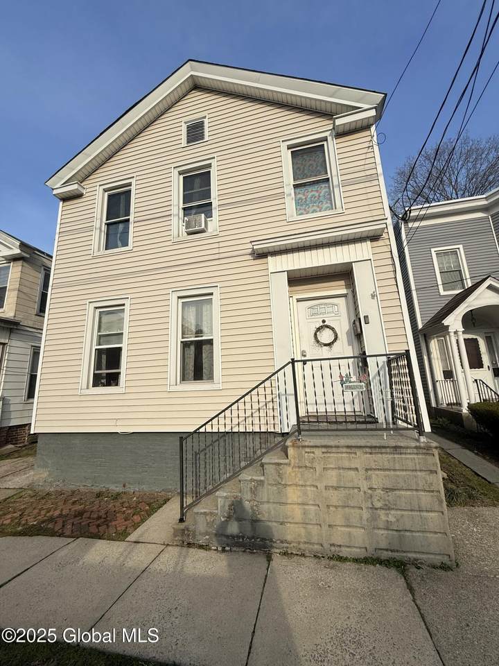 93 Hudson Avenue - Photo 1