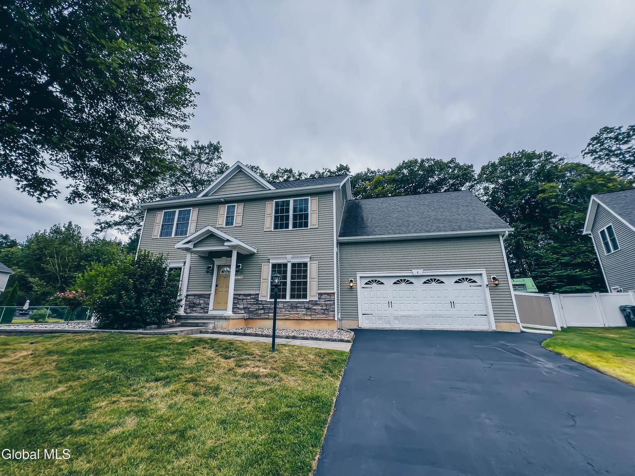 4 Elizabeth Court - Photo 1
