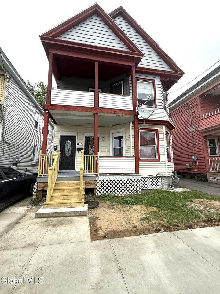 813 Stanley Street - Photo 1