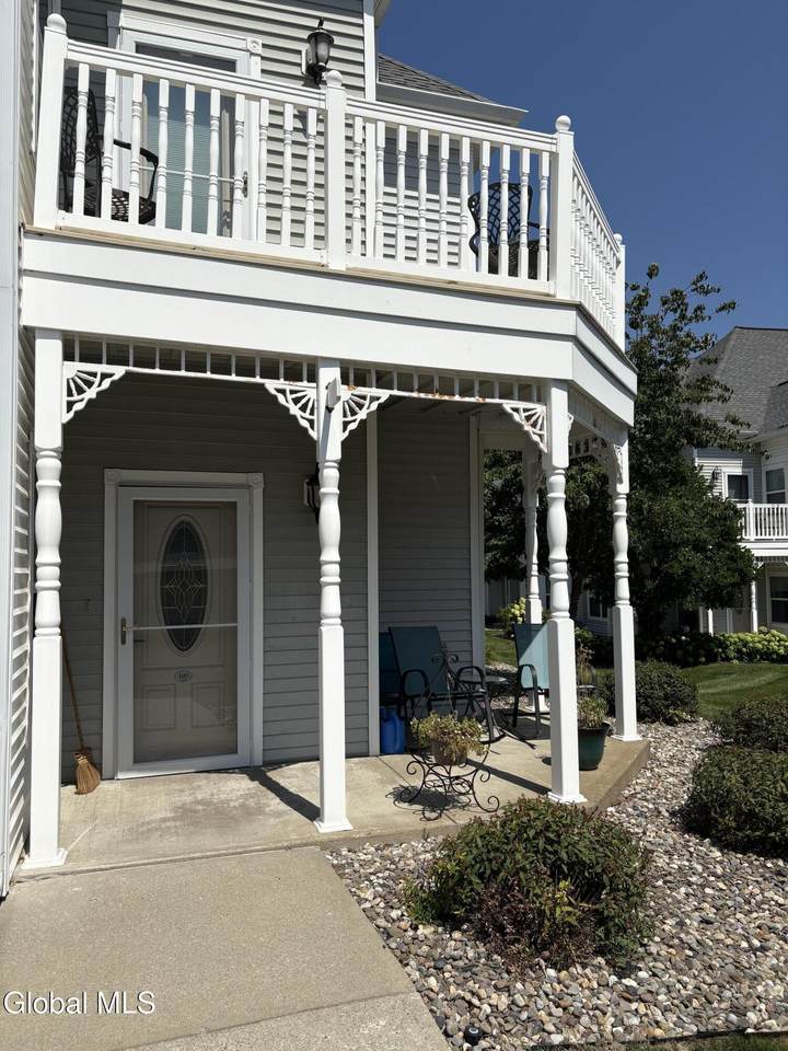 107 Kelly Circle - Photo 1