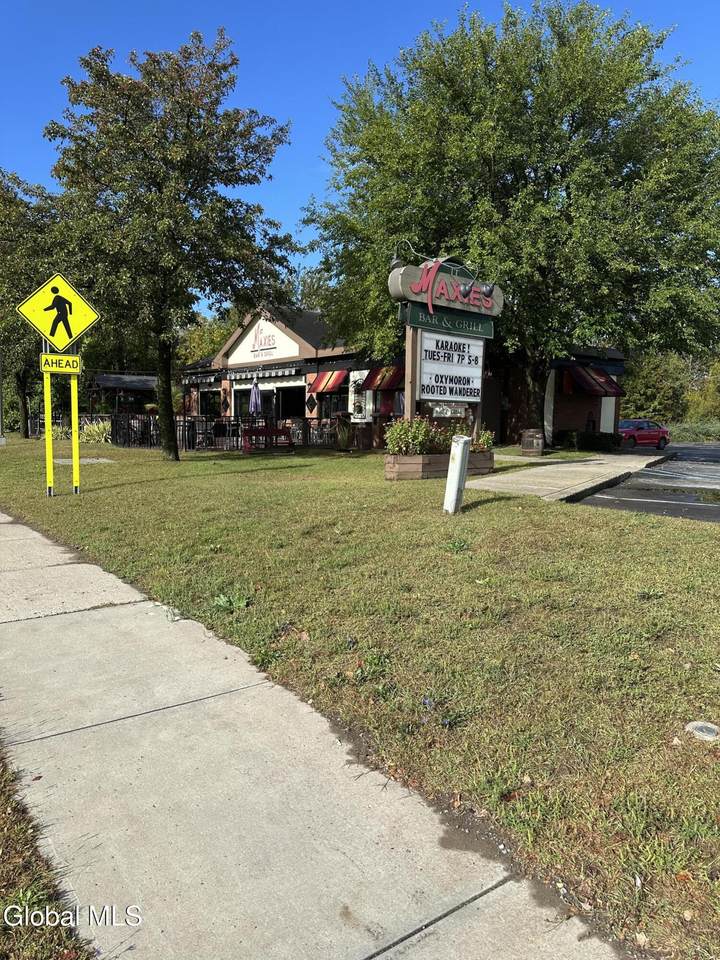 240-242 Wolf Road - Photo 1