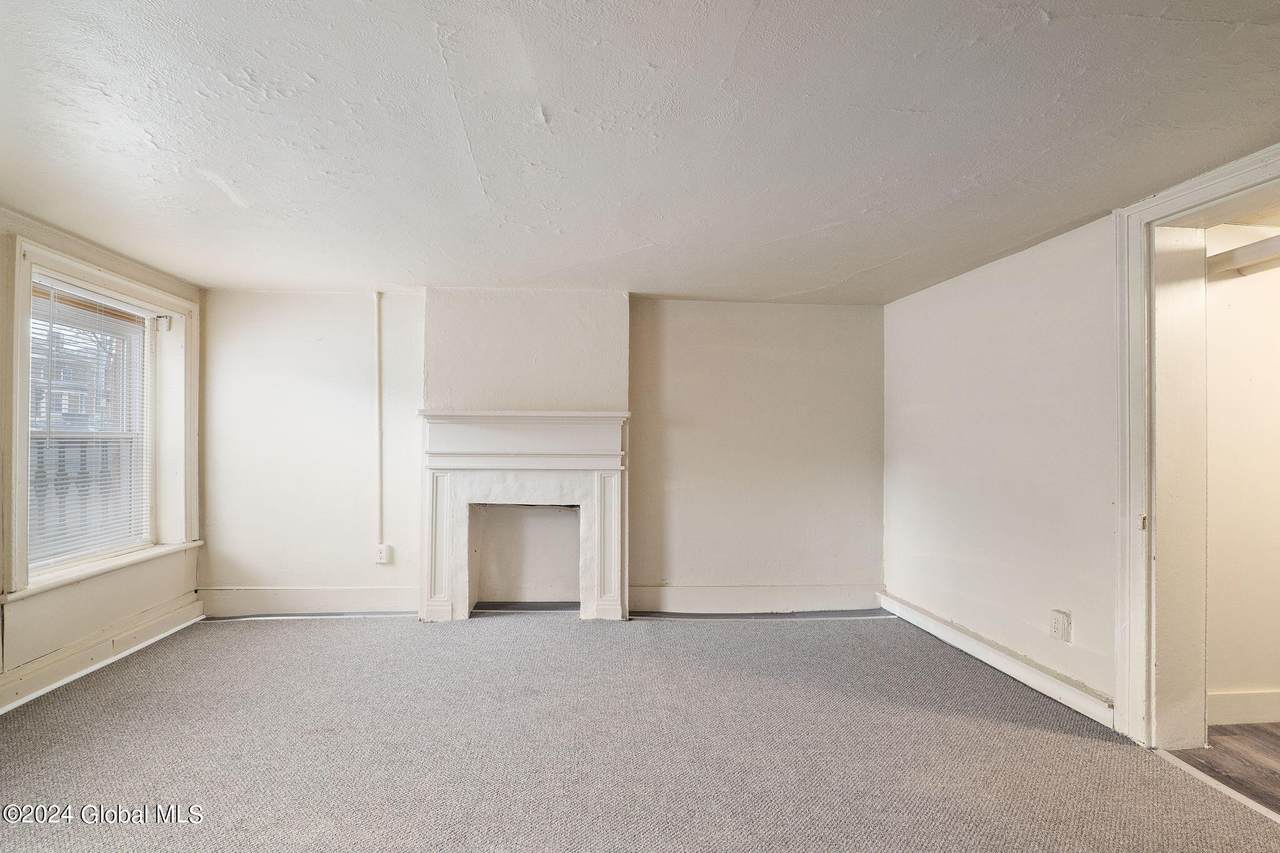 https://bt-photos.global.ssl.fastly.net/capital/1280_boomver_1_202526945-2.jpg