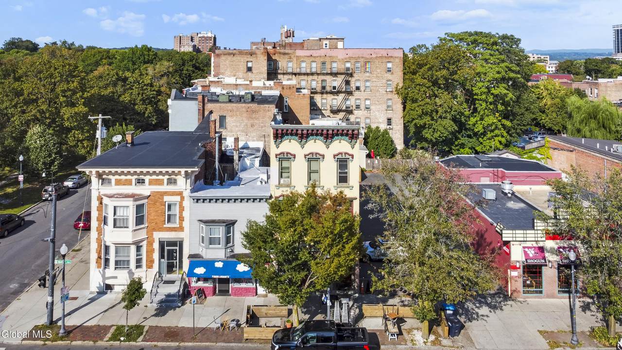 465 Madison Avenue - Photo 1