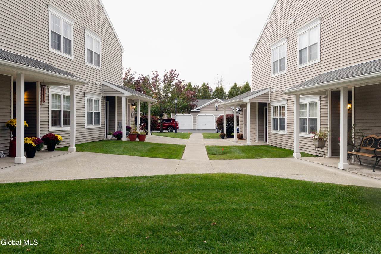 301 Evergreen Place - Photo 1