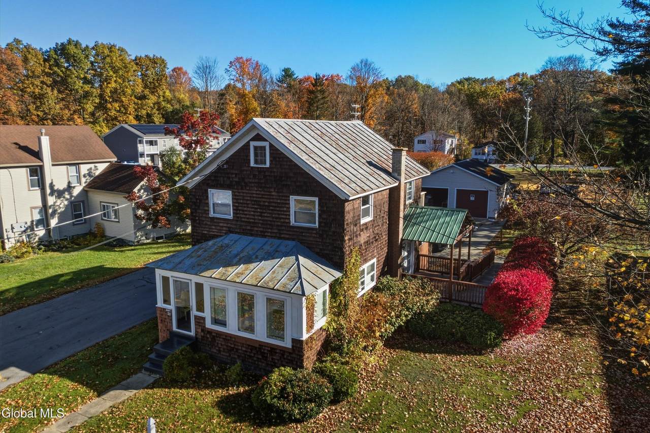 460 Maple Avenue - Photo 1