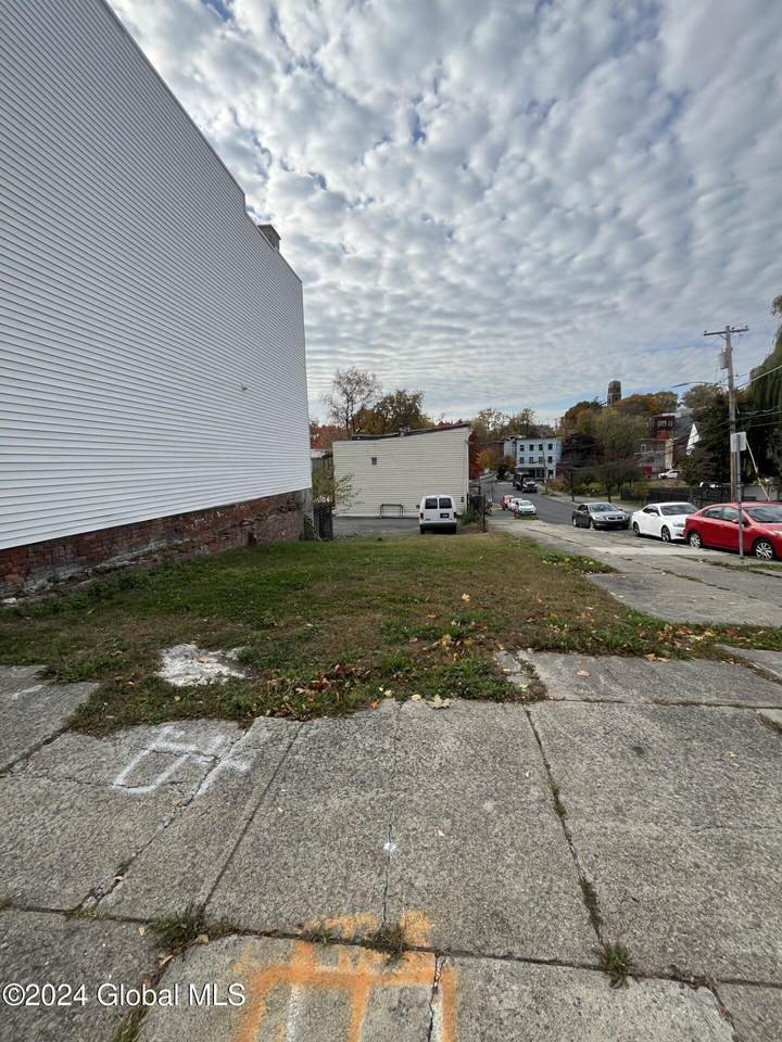 64 Alexander Street - Photo 1