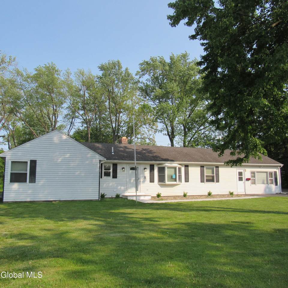 5 Sunset Drive - Photo 1