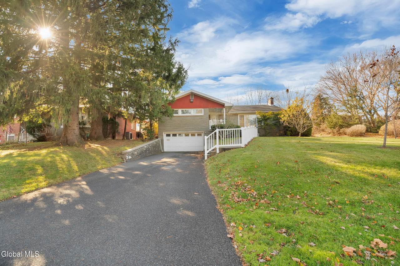 188 Hackett Boulevard - Photo 1