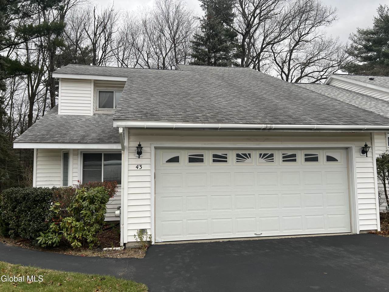 43 Green Meadow Drive - Photo 1